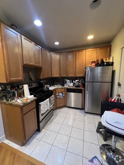 Building Photo - 1 bedroom in Chicago IL 60657 Rental