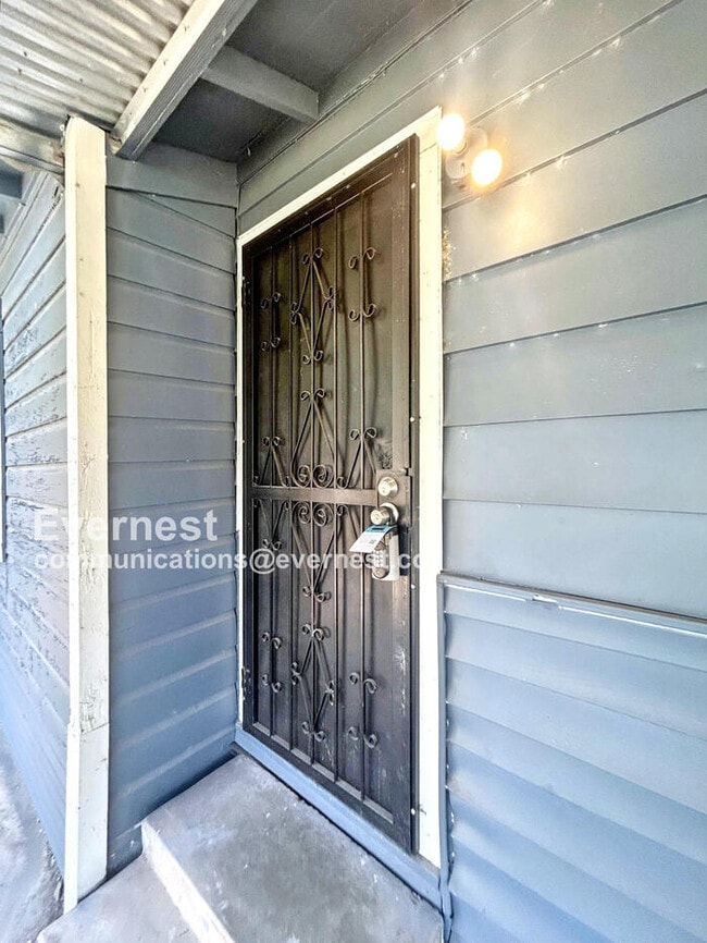 Photo - 1607 El Paso St