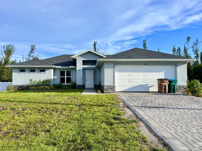 Stunning 3-Bedroom Single Family Home with... - Stunning 3-Bedroom Single Family Home with...