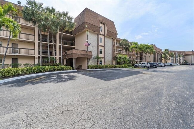 Building Photo - 6100 NW 2nd Ave Unit 323