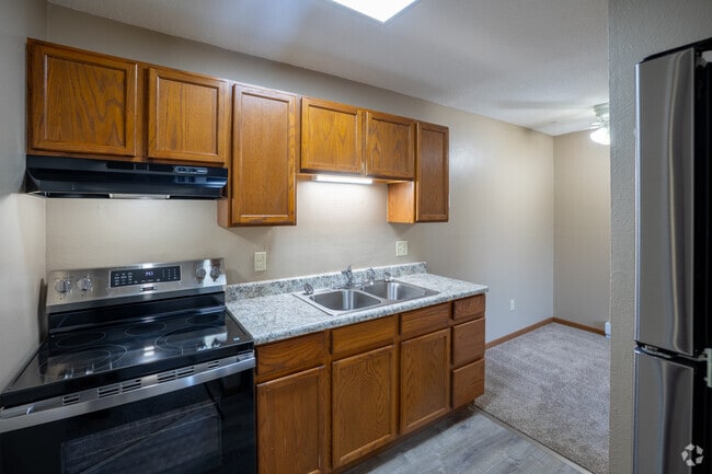 1BR, 1BA - 579SF - Kitchen