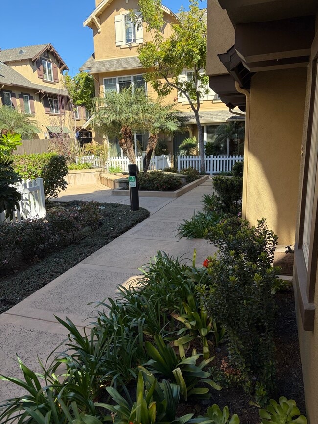 Photo - 345 Kellogg Way