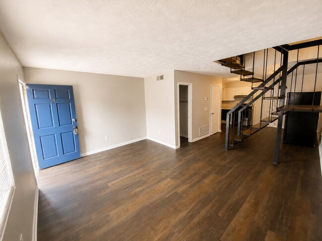 Building Photo - Move-In Special: Get approved and move in by September 10th to receive $500 OFF your first full m... Unit #3