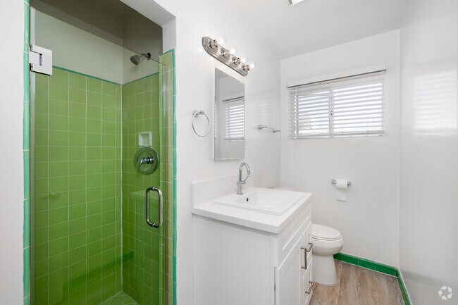 2BR, 2BA - 1,050SF - Second Bathroom - 220 S Doheny Dr