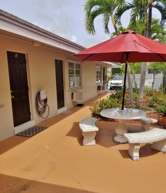 Photo - 1408 NE 6th St Unidad #4