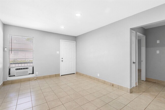 Photo - 4401 Denmark St