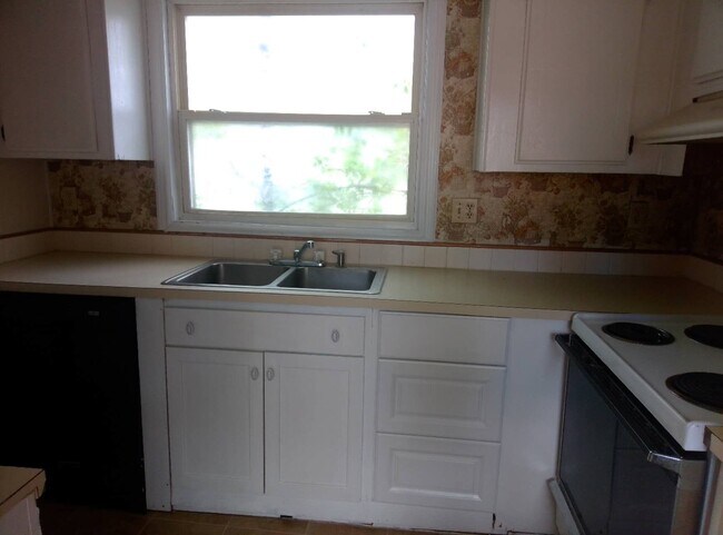 Photo - 8 A St