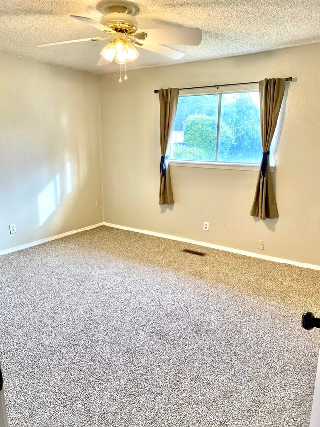 Photo - 305 W Quantico St