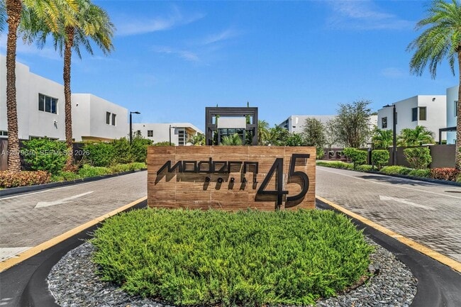 9870 NW 74th Terrace