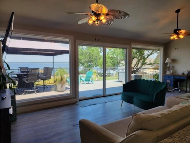 Photo - 32 Lakeview Village