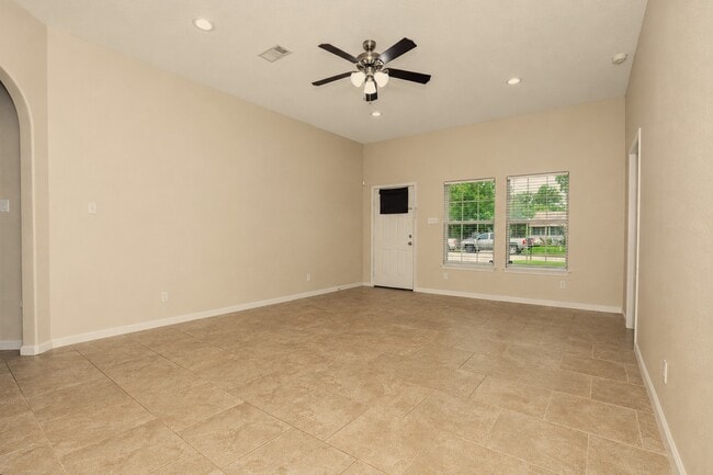 Photo - 1611 N Avenue R
