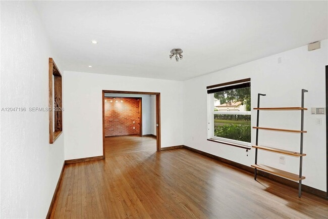 22 Camilo Ave
