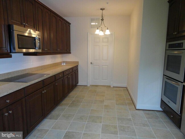 Photo - 3100 Stone Cliff Dr Unit 201