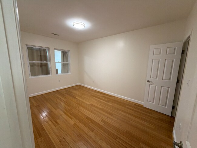 Photo - 937 Randolph St NW