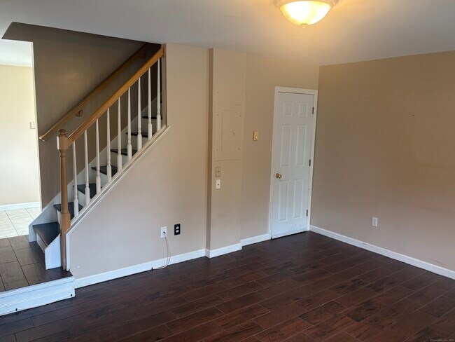 Photo - 92 Hamden Ave Unidad APT 2