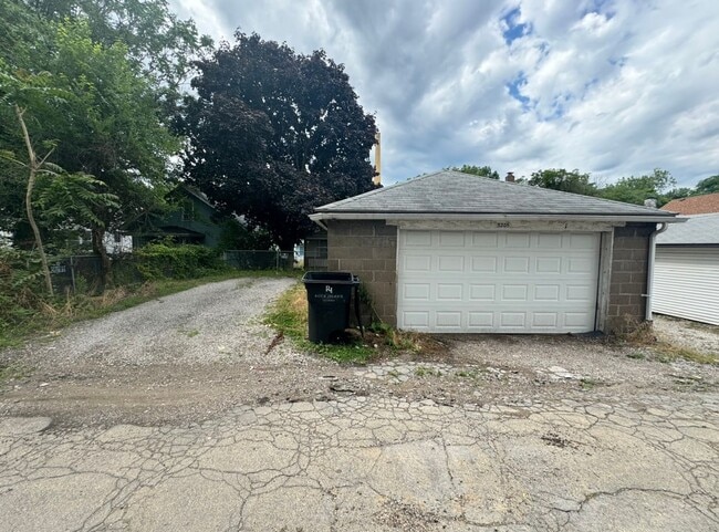 Photo - Large Augustana Rental Home