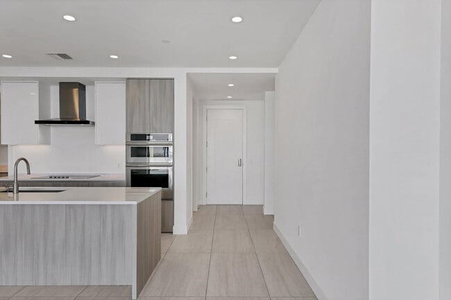 Photo - 301 Quay Cmn