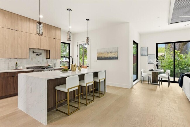 Photo - 2300 Bluebonnet Ln