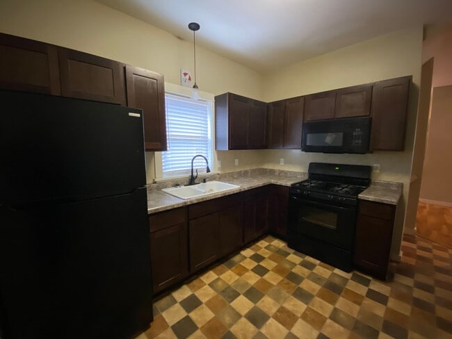 Photo - 923 Russel St - 3/Bed 1.5/Bath located in the Edison neighborhood