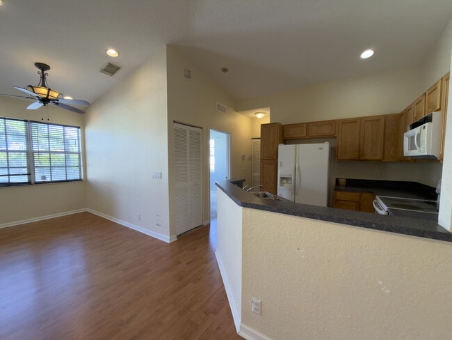 Photo - 1712 Carvelle Dr
