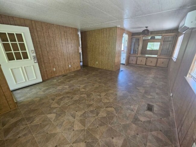 Photo - 571 Clover Dr