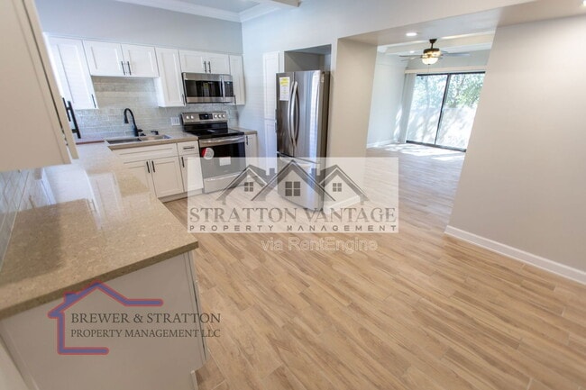 Building Photo - 351 E Thomas Rd Unit D305