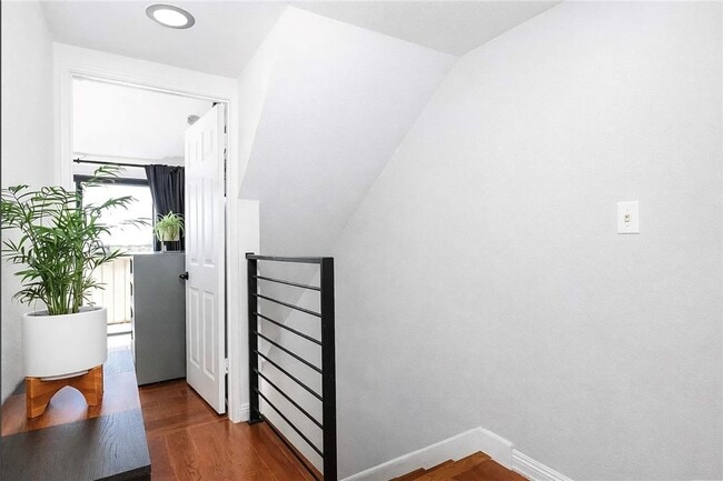 Photo - 2480 Penmar Ave