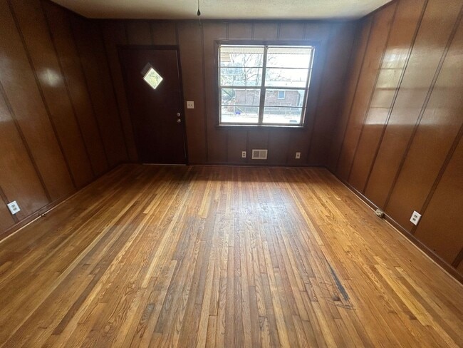 Photo - 3905 Persimmon St