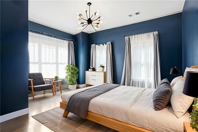 Photo - 1025 Oak St SW