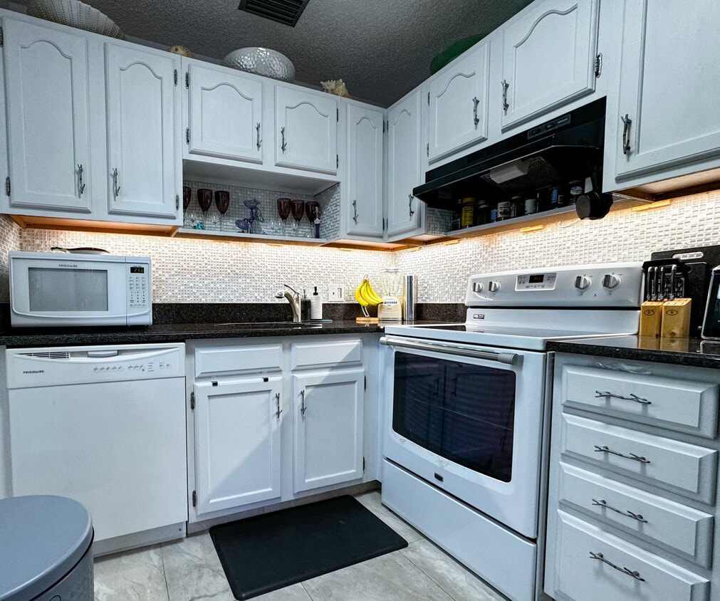 Photo - 31 Lake Vista Trl (Port Saint Lucie, FL)