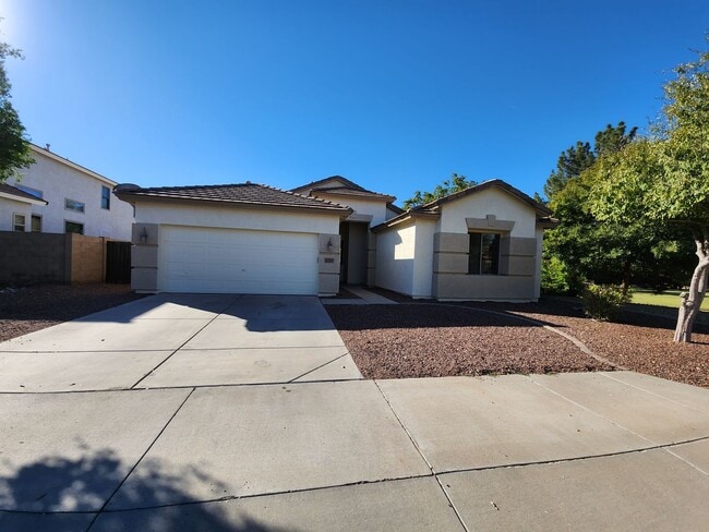 Building Photo - 12547 W Glenrosa Dr