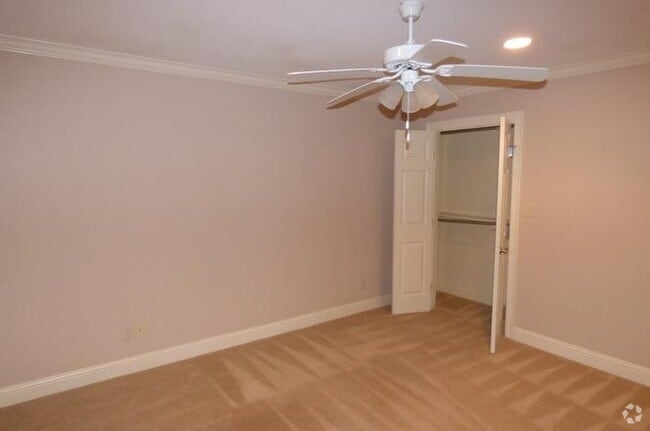 Building Photo - 636 St James Pl Rental