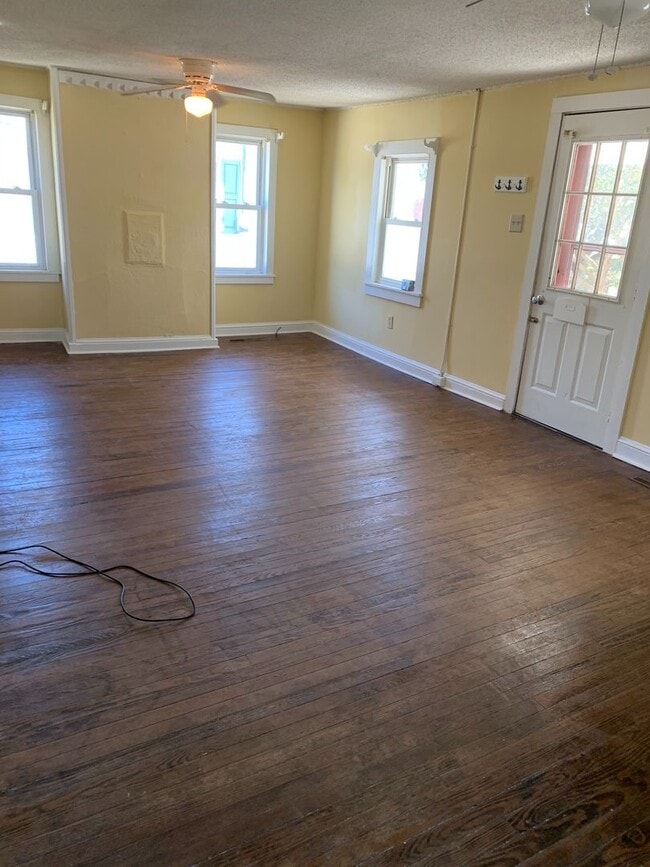 Photo - Charming 2 Bedroom with bonus room home in Historic Downtown Morehead City Walking District! Walk...