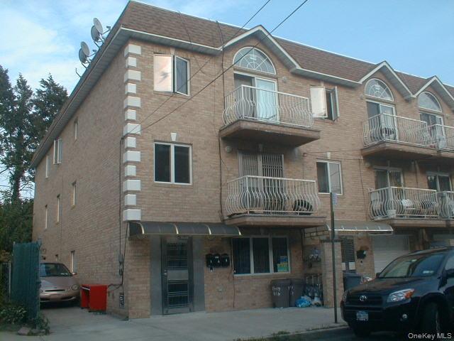 Building Photo - 71-67 161st St Unit 2 Fl