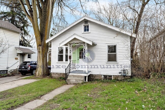 Photo - Rare 1-Bedroom Full Home – Big Kitchen, Ha...