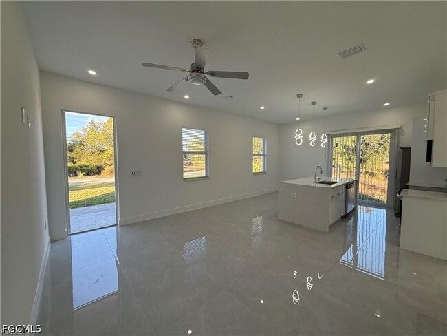 Photo - 207 W 15th St