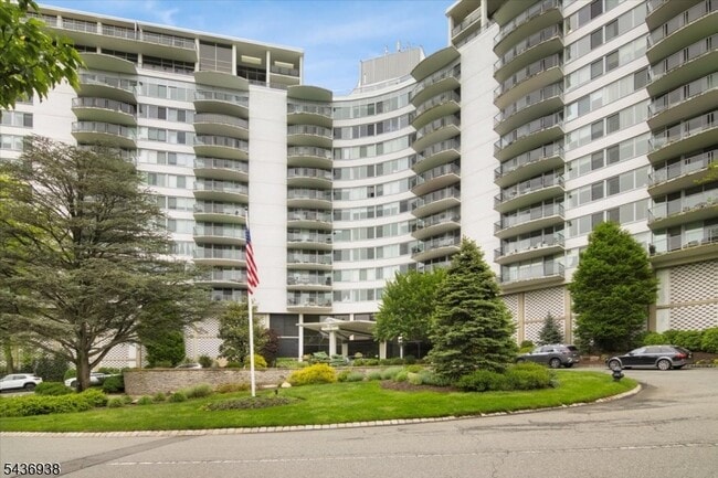 Building Photo - 1 Claridge Dr Unit 212