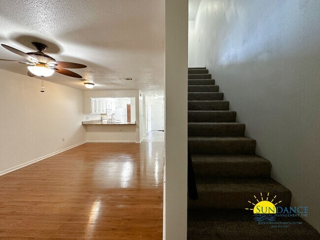 Photo - Charming 2 Bedroom Townhouse Located in FWB!