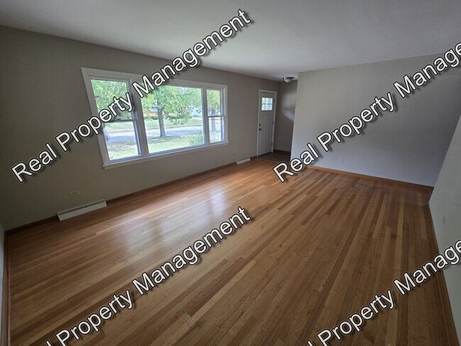 Photo - 8118 Monroe Ave