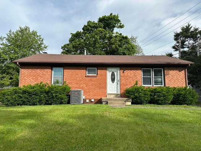 Photo - 3369 Holwyn Rd