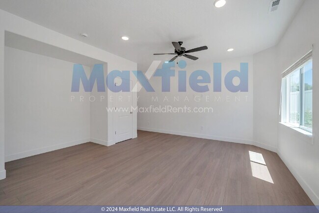 Photo - End Unit - 3BD 2.5 BA 2GA - Modern Living