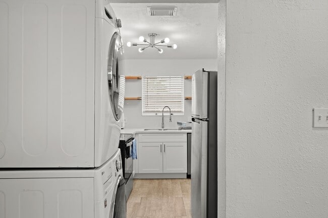 Photo - 701 28th St
