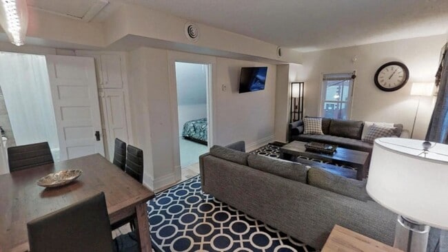 Photo - 2433 Blaisdell Ave Unit Upper