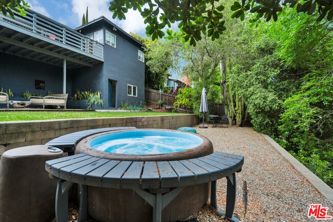 Building Photo - 380 Tamarac Dr