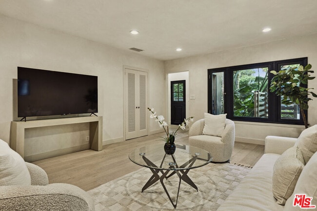 Photo - 8716 Ashcroft Ave