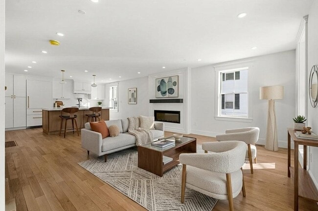 Photo - 309 Broadway