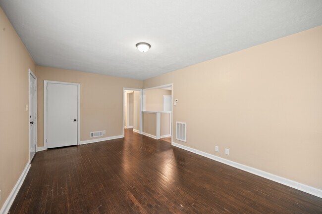 Photo - 2823 Cornelia Rd