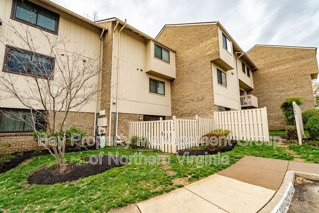 Photo - 2476 Glengyle Dr