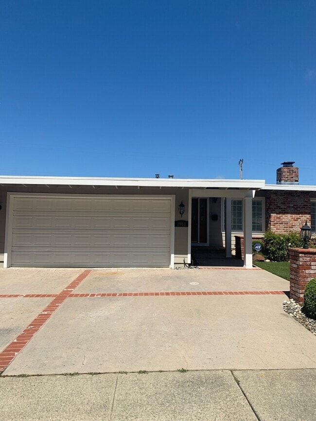 Photo - 2981 Crestmoor Dr