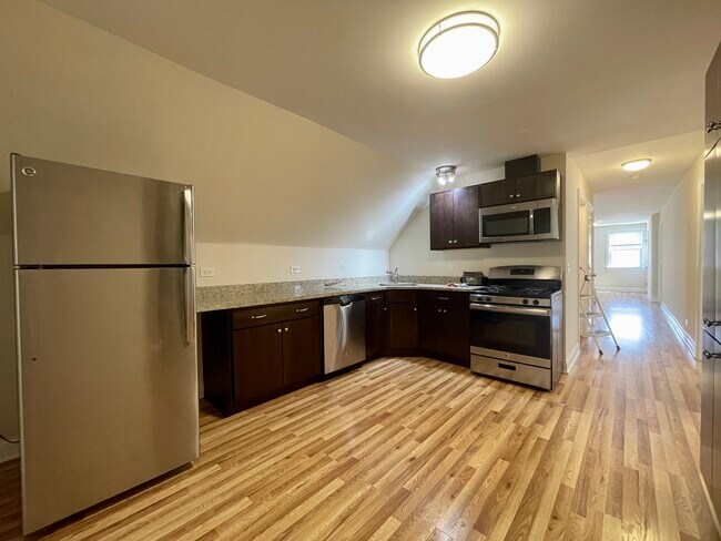 Building Photo - 3804 W Diversey Ave Unit 2
